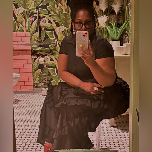 Meet your Posher, Candice - Picture 2 of 2